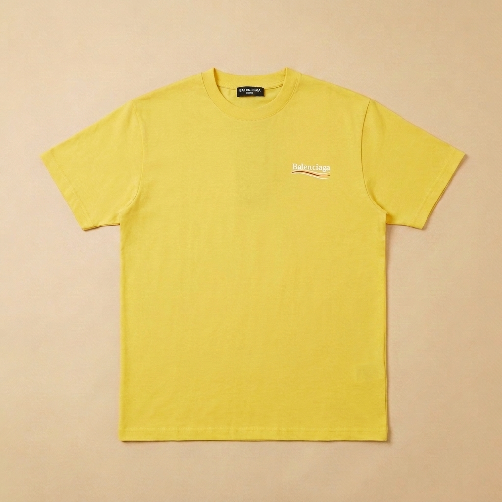 T-shirt usata gialla con piccolo logo sul petto