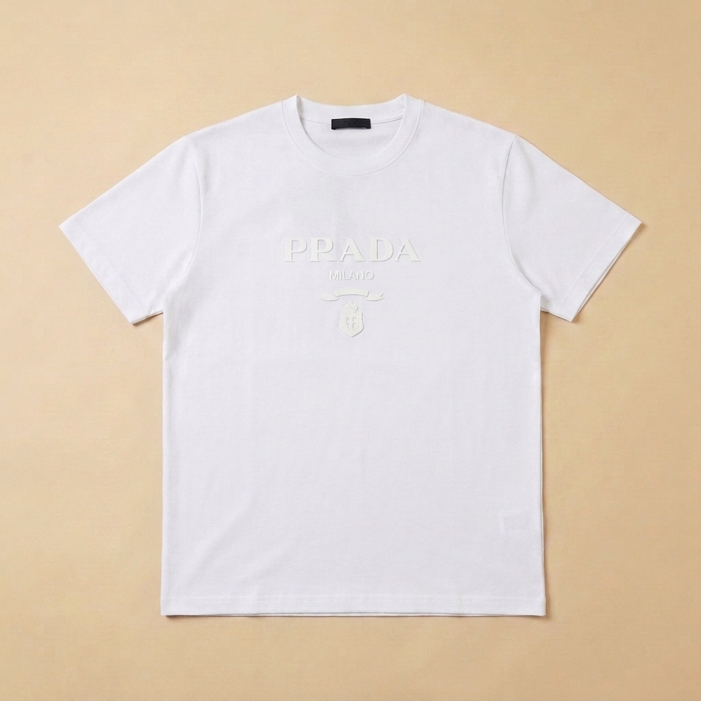 T-shirt usata bianca con logo tono su tono in rilievo