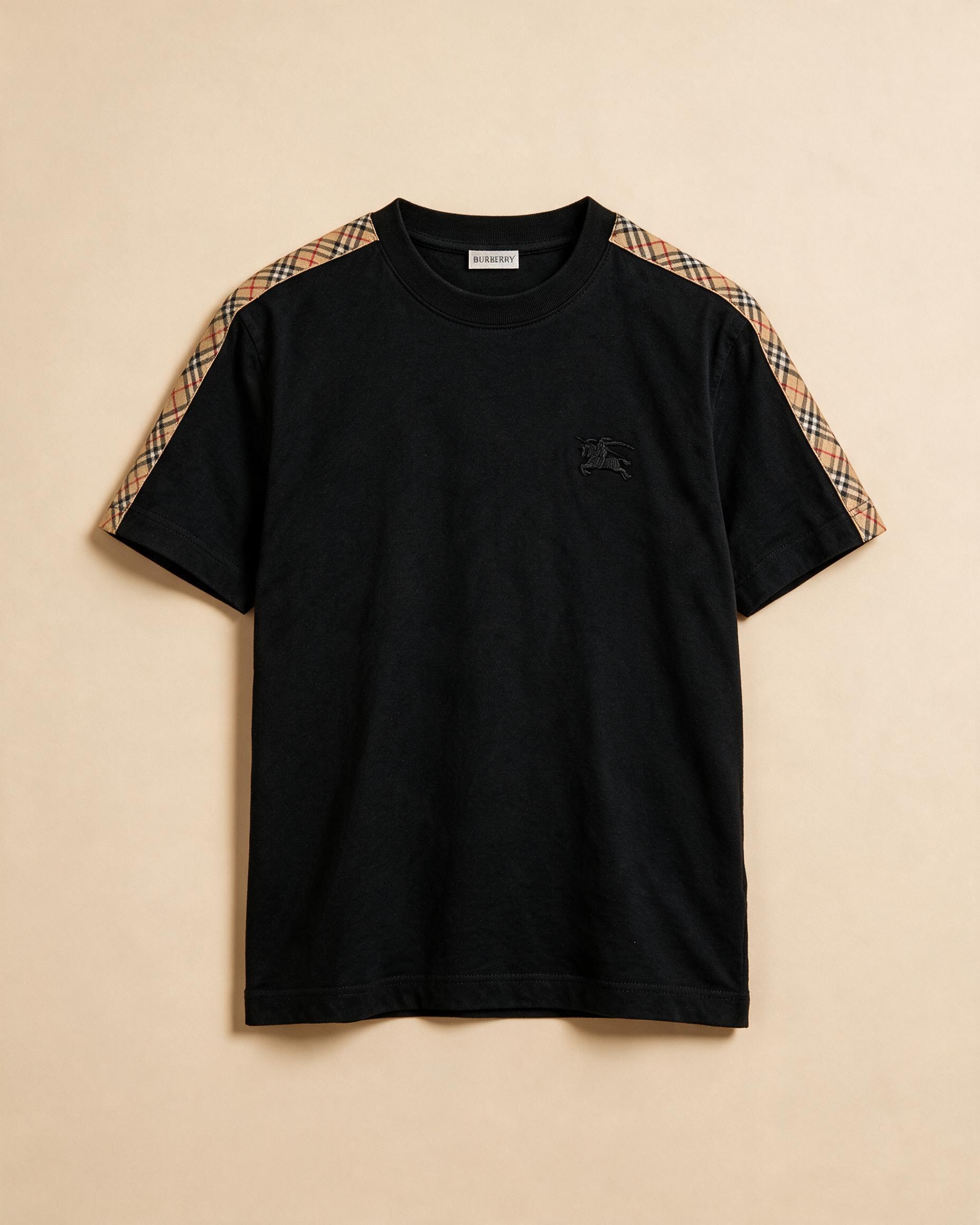 T-shirt usata nera con bande a motivo check sulle maniche