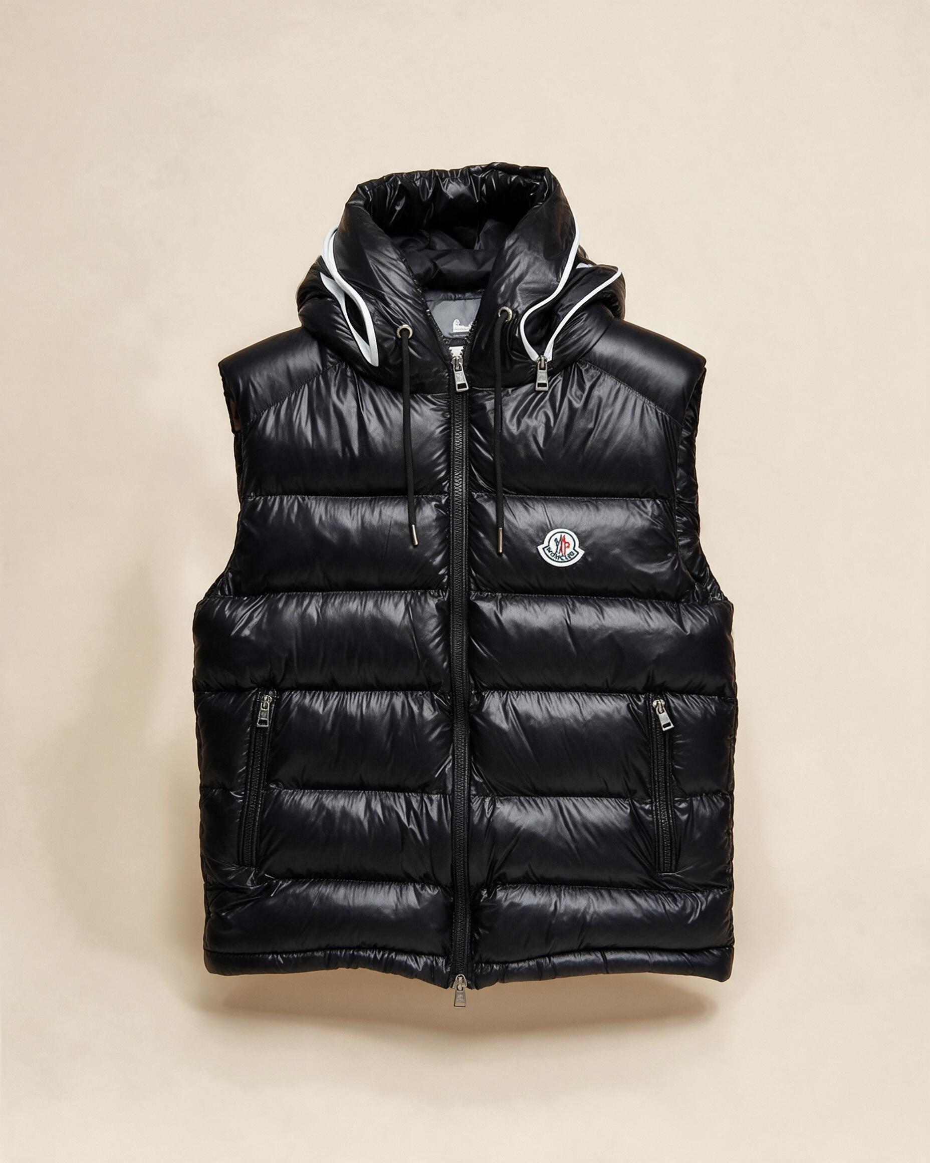 Gilet smanicato imbottito con cappuccio nero lucido