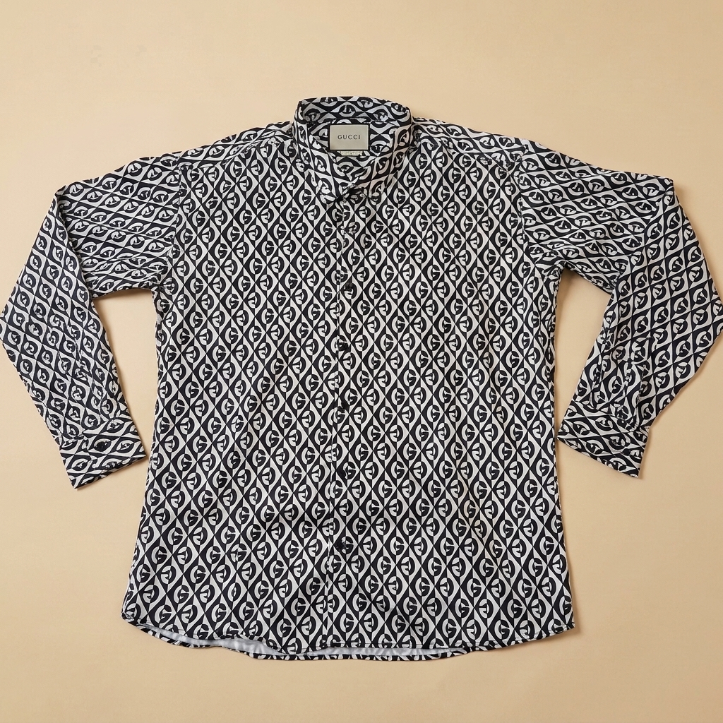 Camicia usata bianca e nera con motivo geometrico monogramma
